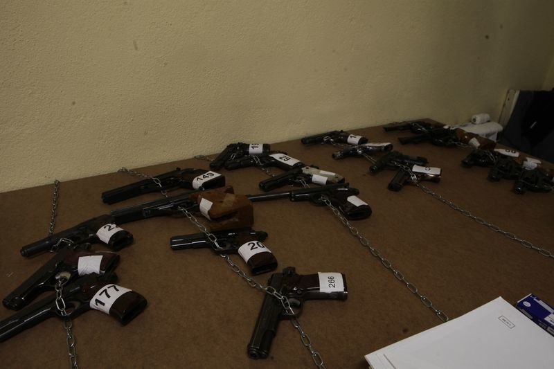 Un lote de pistolas que salió a subasta en la Comandancia de la Guardia Civil.