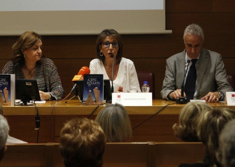 Elena Rivo, Carla Reyes y Juanjo Feijóo, en el Foro (MIGUEL ÁNGEL).