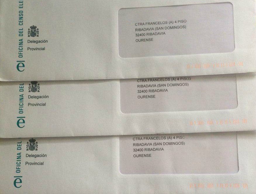 Cartas de la Oficina del Censo Electoral enviadas al domicilio.