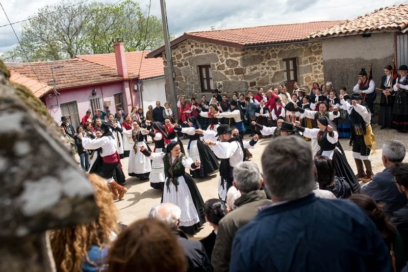 A música e a danza animaron as rúas e prazas de Vilanova dos Infantes (ÓSCAR PINAL).