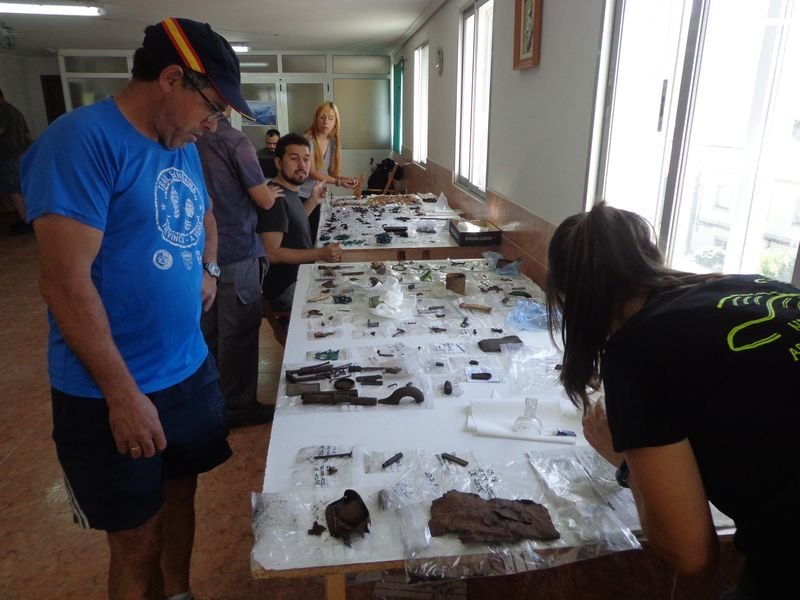 Exposición de los objetos recuperados de los chozos, en Casaio (Carballeda).