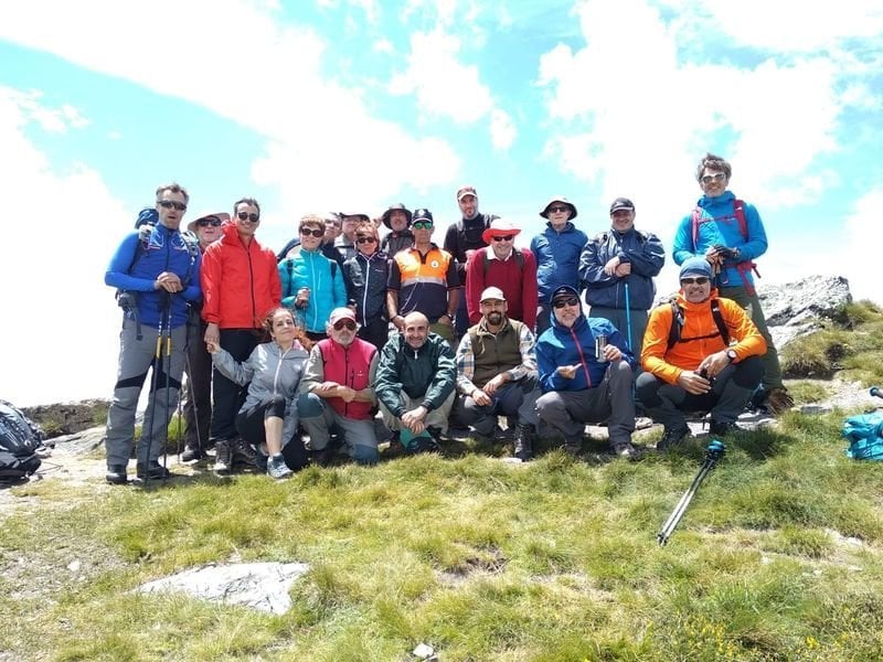 Los montañeros, en la cima de Pena Trevinca.