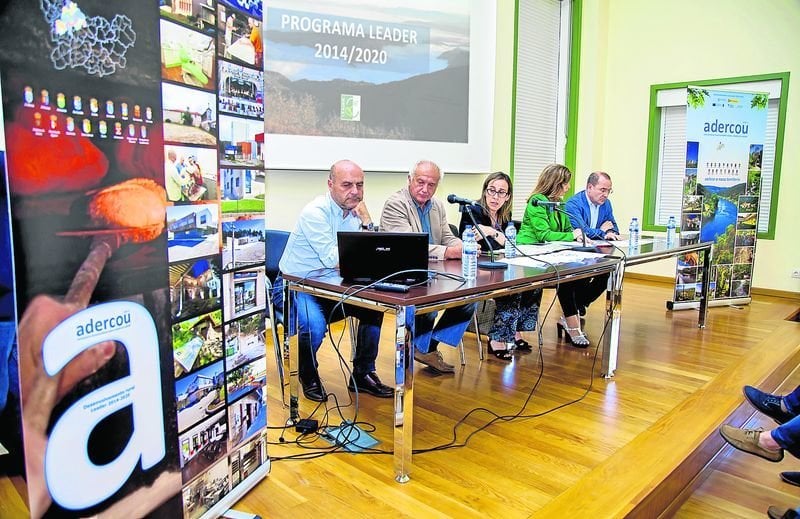Presentación de las ayudas del programa Leader Galicia para el periodo 2014-2020 en la sede de Adercou.