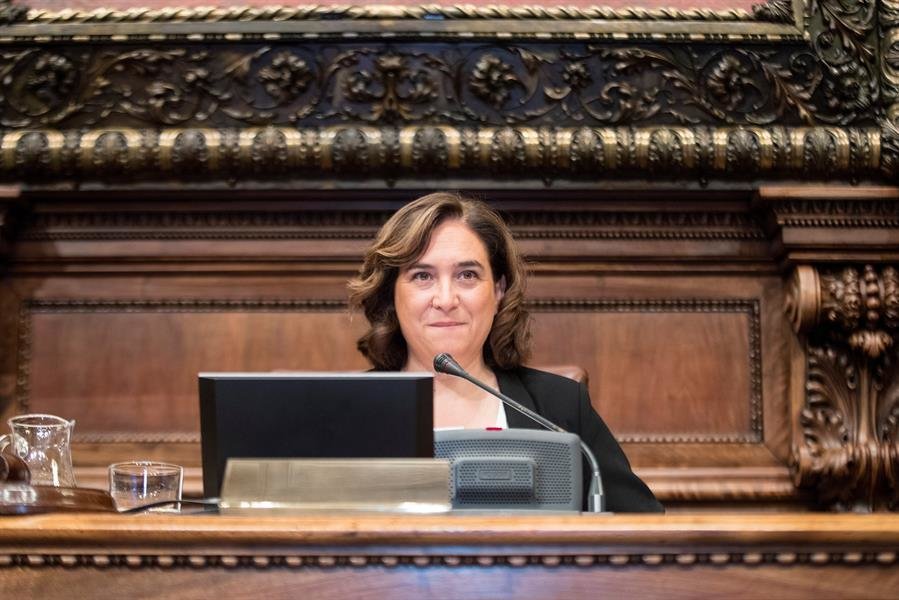 Ada Colau , en el pleno del Ayuntamiento de Barcelona.