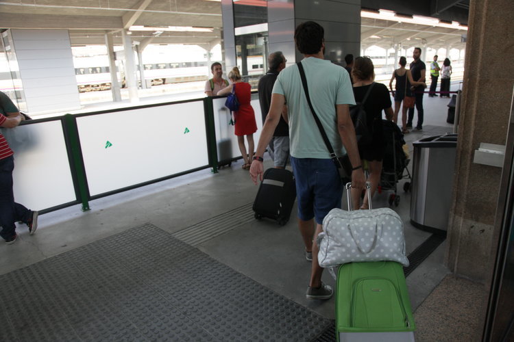 Ourense. 15-08-2016. Estación Empalme, pasajeros con destino Madrid. Paz