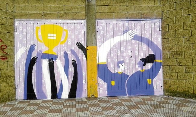Mural en las puertas del estadio de Calabagueiros.