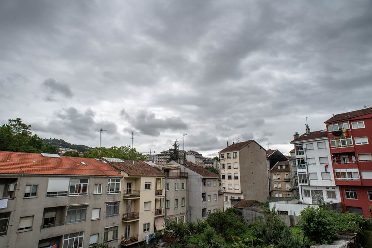 OURENSE (PARQUE BARBAÑA). 25/07/2019. OURENSE. Cielos de tormenta sobre la ciudad de Ourense. FOTO: ÓSCAR PINAL

