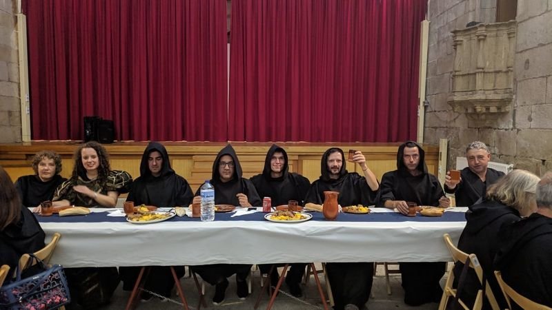 Participantes en la cena monacal celebrada en el refectorio del Claustro Barroco.