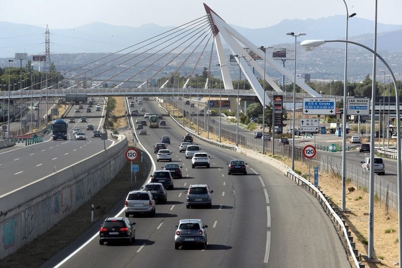 Tráfico en la carretera de A Coruña, en Madrid, coincidiendo con la salida del primero de agosto.