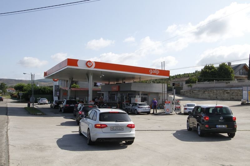 gasolinera de Feces de Abaixo, en Portugal.