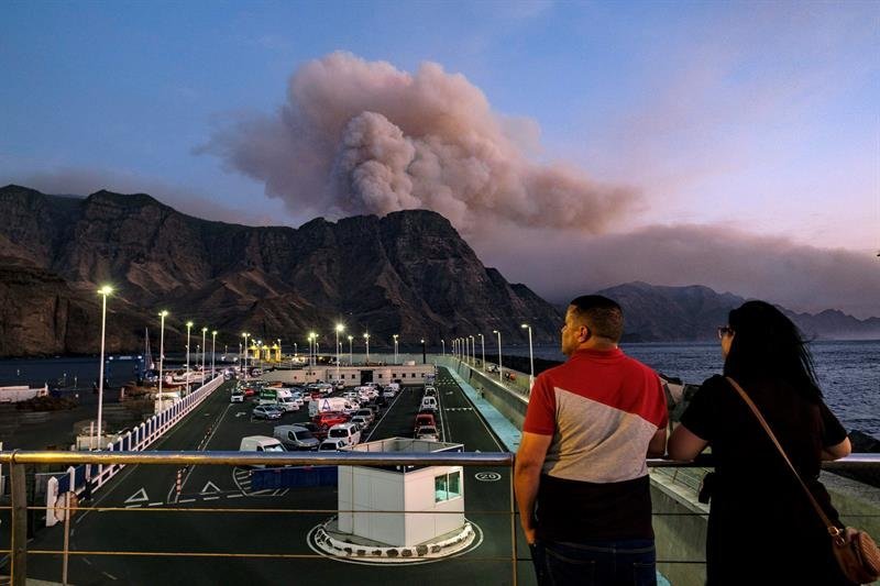 La densa humareda del incendio de Gran Canaria.