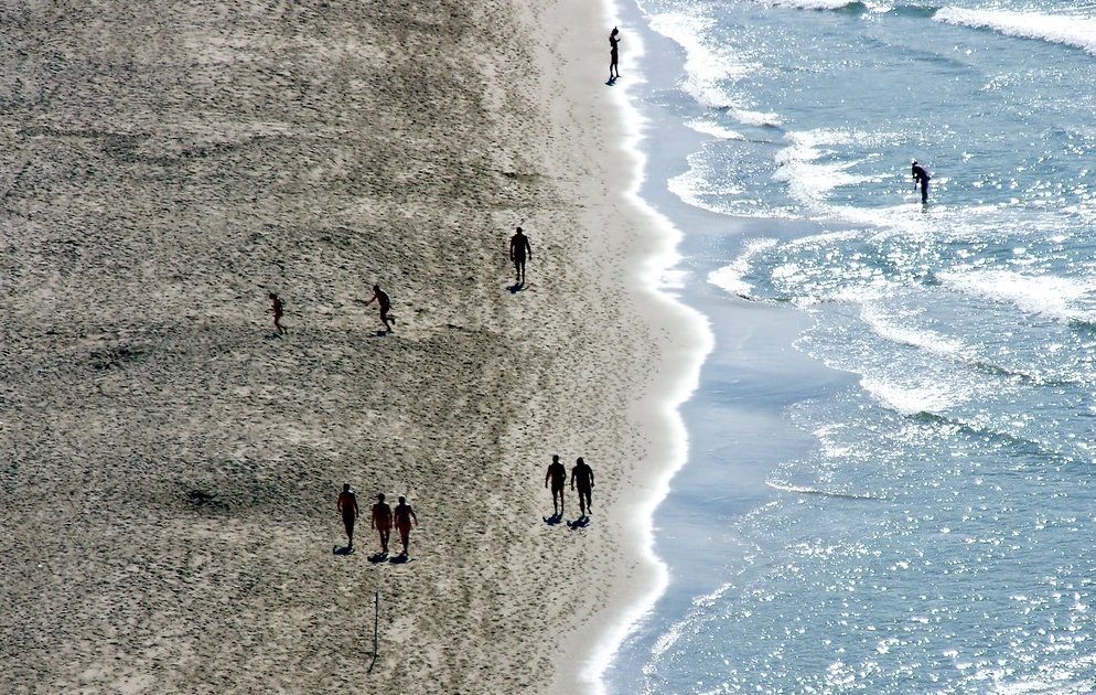 El arenal de Combouzas, una salvaje playa mixta.