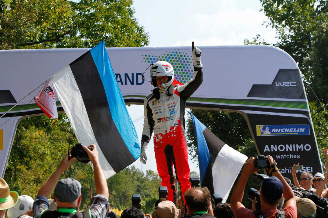 Ott Tänak celebra su victoria en el Rally de Alemania. AC