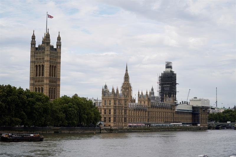 El Parlamento británico, visto desde el exterior.