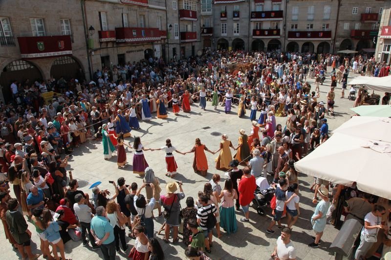 Baile medieval en la celebración de la Festa da Istoria del año pasado en Ribadavia (JOSÉ PAZ).