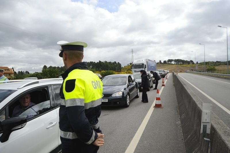 Dispositivo de vigilancia en el paso fronterizo de Feces, por donde entraron los dos detenidos a Ourense.