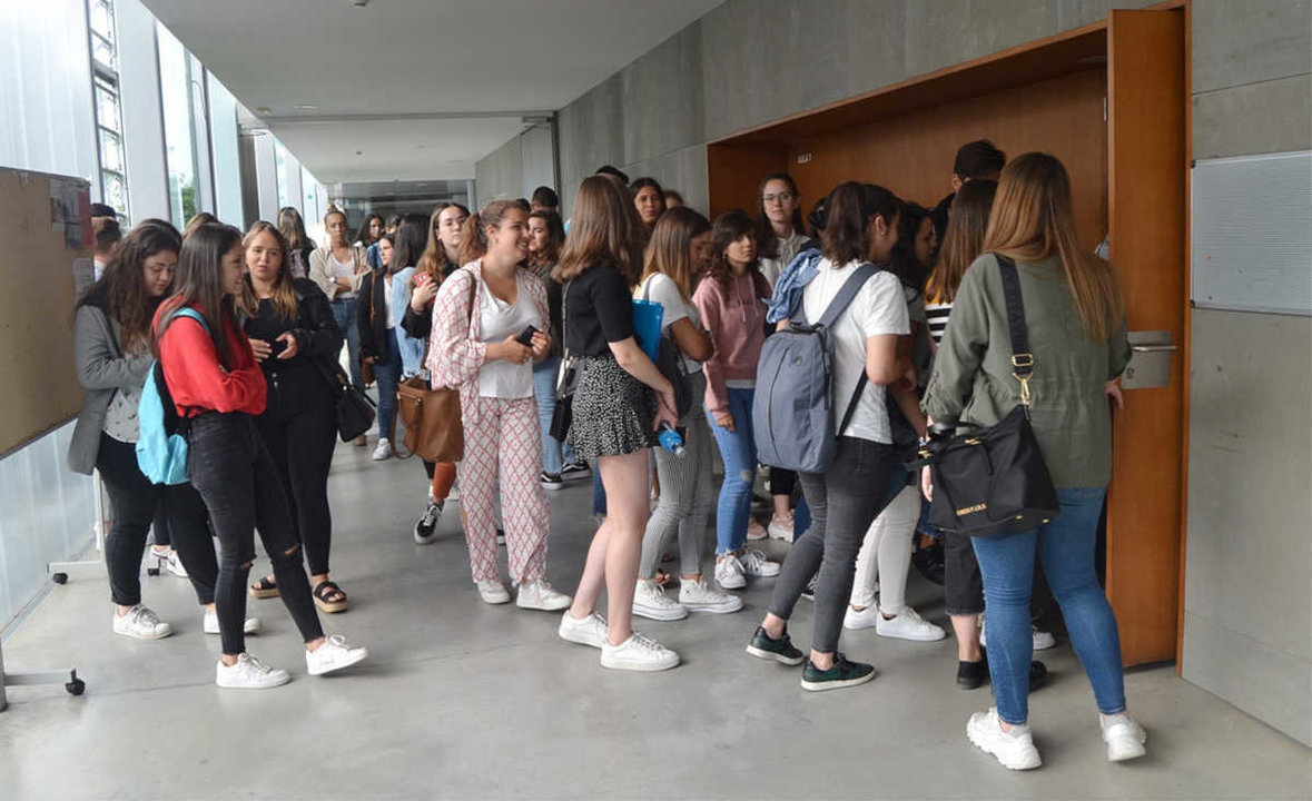 Los pasillos de las facultades del Campus recibieron a los estudiantes en el primer día del curso.