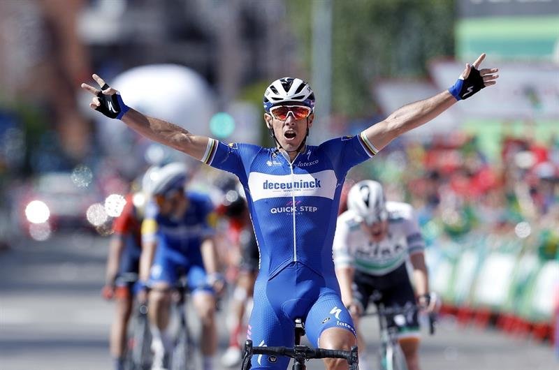 Gilbert celebra la victoria de etapa en La Vuelta.