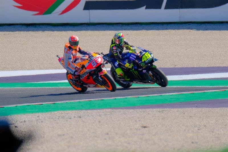 Momentos posteriores al incidente entre Márquez y Rossi.