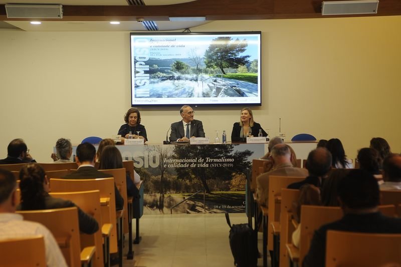 Flora Moure, Manuel Reigosa y Emma González, ayer en el III SImposio Internacional de Termalismo e Calidade (MARTIÑO PINAL).