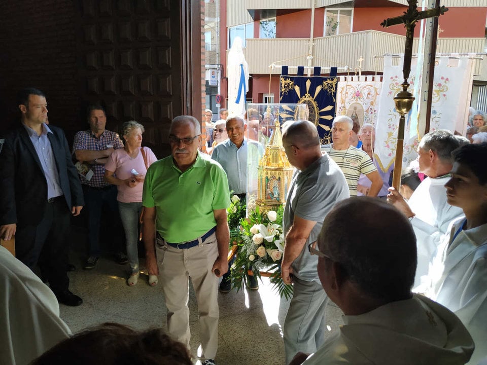 Recepción de las reliquias de Santa Bernardette, en la iglesia barquense de Santa Rita. (Foto: J. C.)