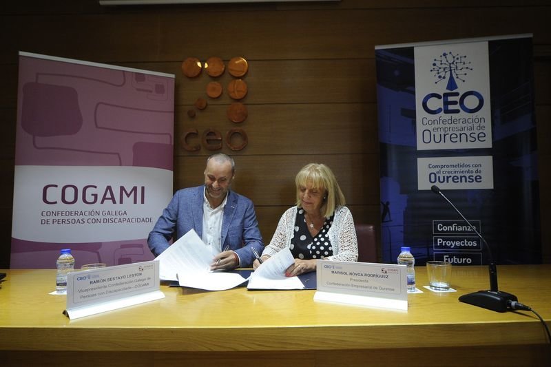 Ramón Sestayo y Marisol Nóvoa en la firma este miércoles (MARTIÑO PINAL).