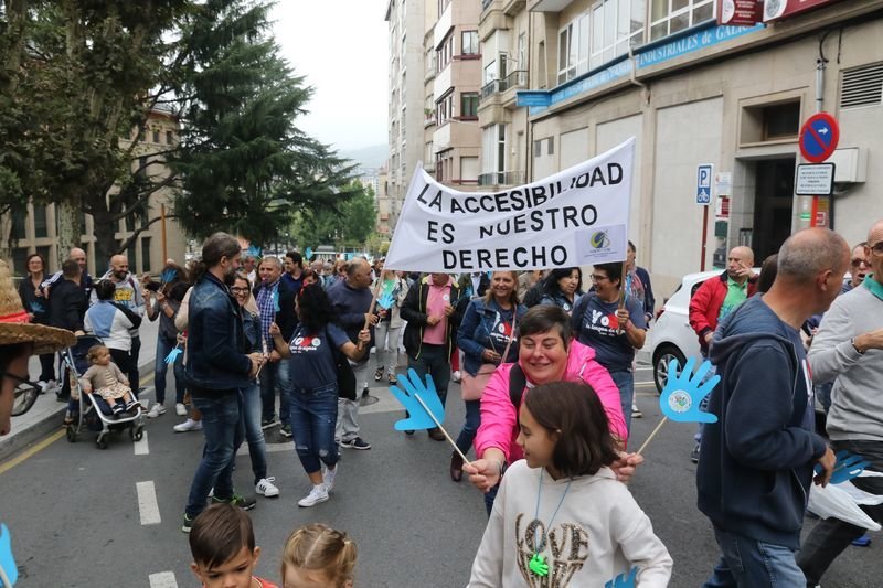 La marcha por las calles de la ciudad reunió a pequeños y mayores (IVÁN DACAL).