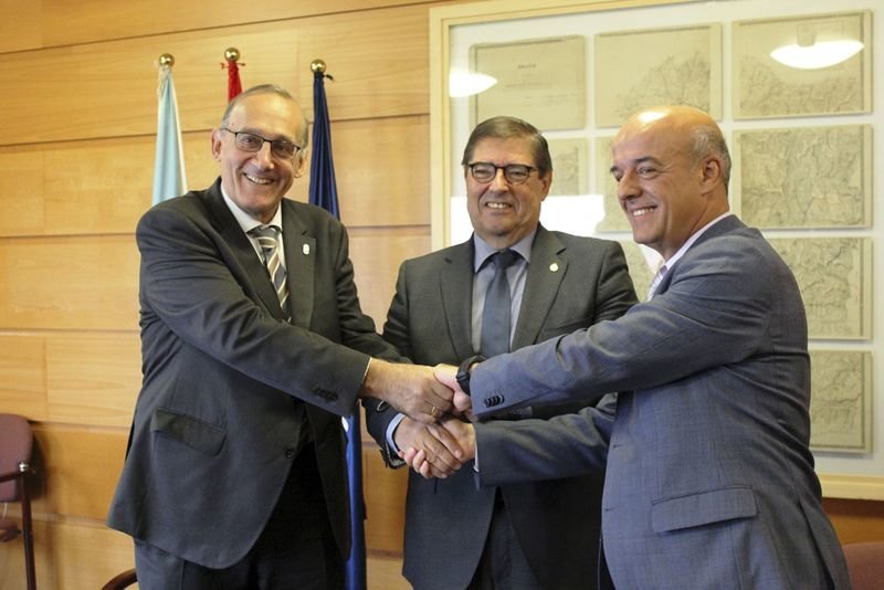 El rector de la UVigo, Manuel Reigosa, el de la UDC, Julio Abalde y el empresario Enrique A. Fernández.