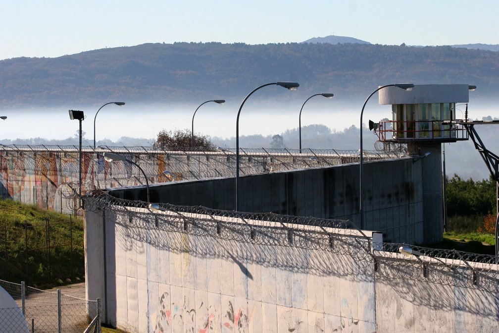 Muro de la cárcel de Pereiro de Aguiar.