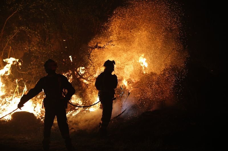 A Piuca. 15-10-17. Sucesos. Incendio forestal no concello de Maceda entre A Piuca e Saa. Na foto a aldea de Saa
Foto: Xesús Fariñas