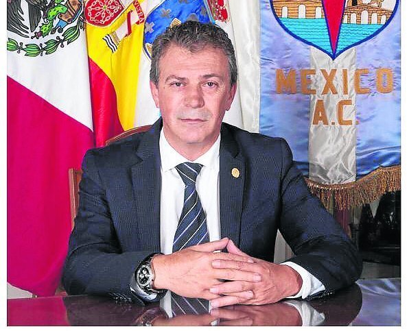 Alfonso Martínez, en su despacho del Centro Gallego de México.