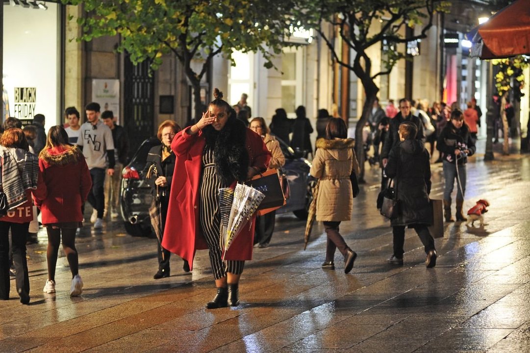 Ourense 23/11/18
Gente de compras en el black friday

Fotos Martiño Pinal
