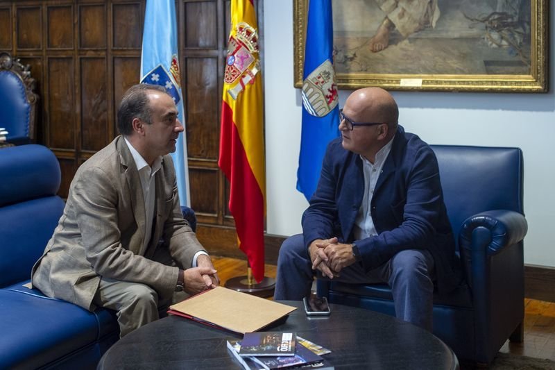 Reunión Manuel Baltar (Presidente Deputación) con Carlos Paz (Alcalde de San Amaro) acompañdo por Lois Pardo.