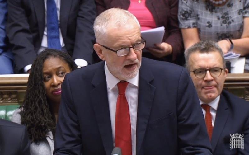 El líder laborista británico, Jeremy Corbyn, en el Parlamento. (Foto: EFE)