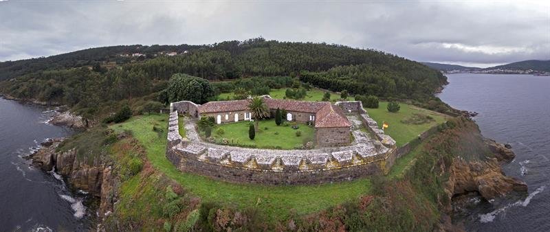 Castillo del Cardenal, una fortaleza del siglo XVIII en la Ría de Corcubión. (Foto: EFE)