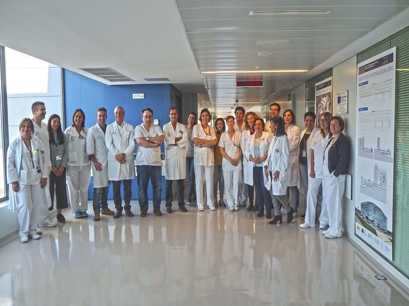Profesionales de la nueva Unidad de Hospitalización Innovadora de Ourense, ayer en la inauguración.