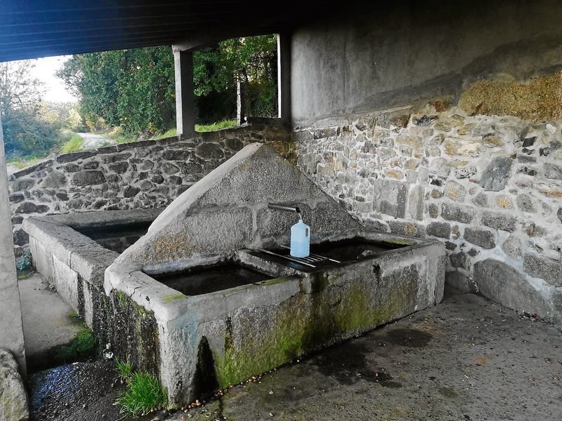 Una de las fuentes vecinales en el municipio ourensano de A Merca.