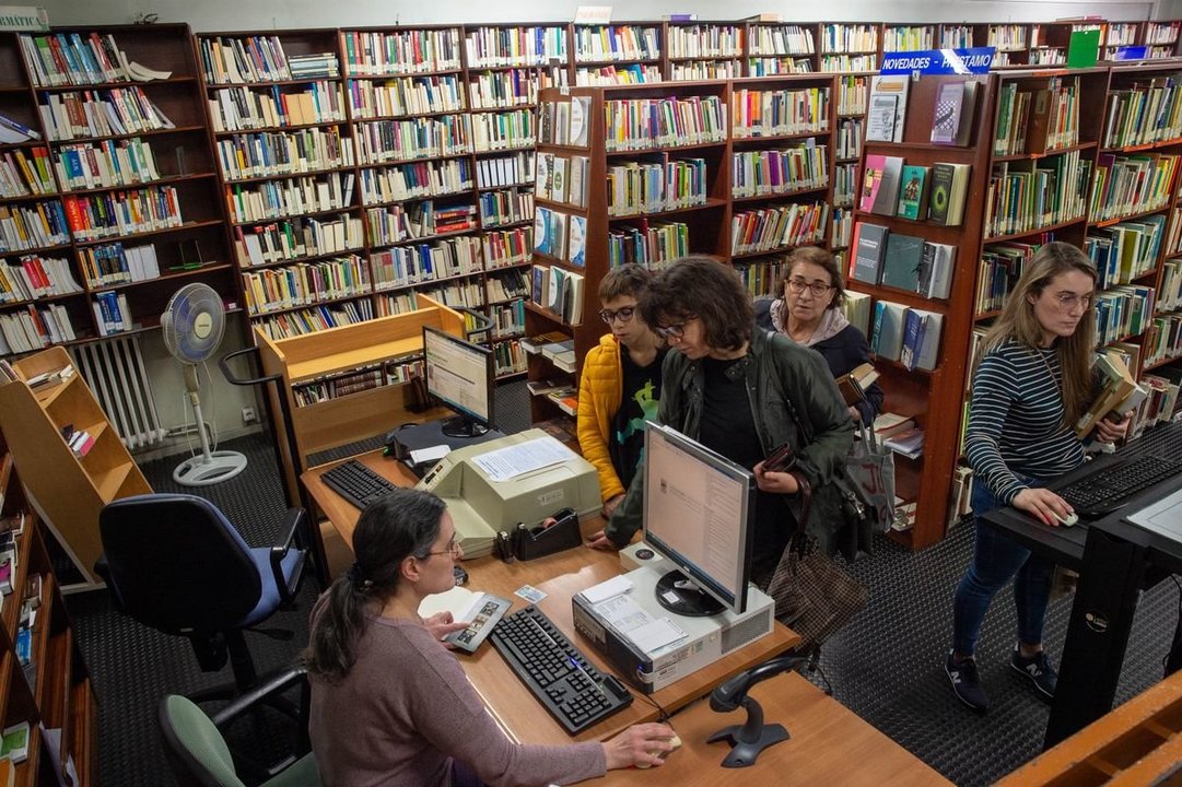 
OURENSE (BIBLIOTECA NODAL). 02/11/2019. OURENSE. La Biblioteca Nodal cierra sus puertas para abrirlas en San Francisco en diciembre. Tras 41 años, lectores y trabajadores se despiden del edificio. FOTO: ÓSCAR PINAL