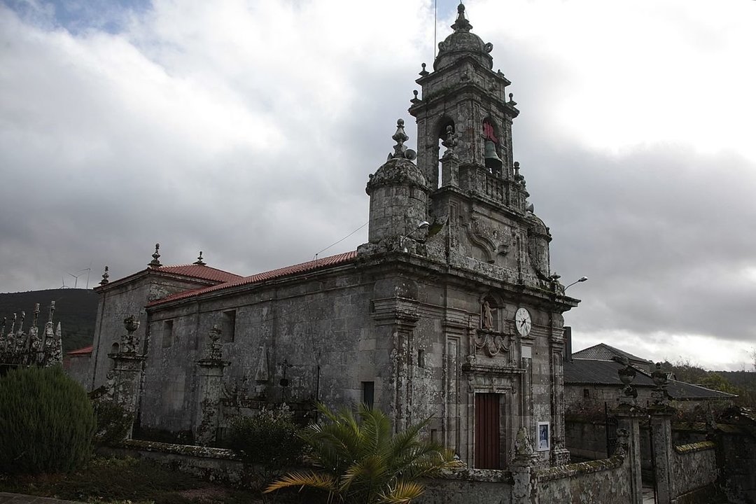 La iglesia de Santa María do Campo, en la que entraron los ladrones el pasado día 1 de noviembre (MIGUEL ÁNGEL).