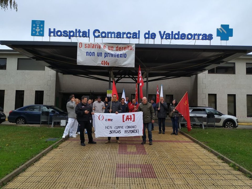 Los trabajadores de Seguridad Integral, que se ocupa de la seguridad en el Hospital Valdeorras volvieron a movilizarse para reclamar el puntual pago de sus salarios.