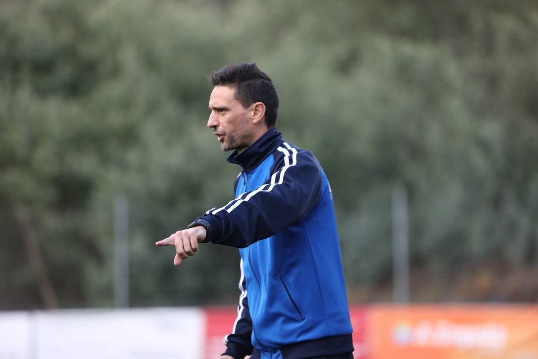 El entrenador azulón, Agustín (JOSÉ PAZ).