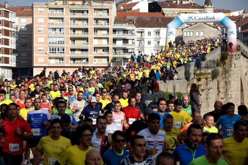 Caixabank es el patrocinador principal de la carreira Pedestre Popular do San Martiño (XESÚS FARIÑAS).