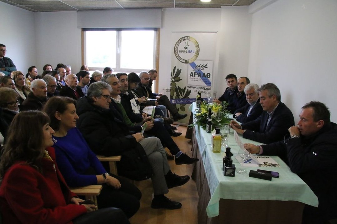 Los representantes del colectivo se reunieron en las instalaciones de la cooperativa de Arnoia.
