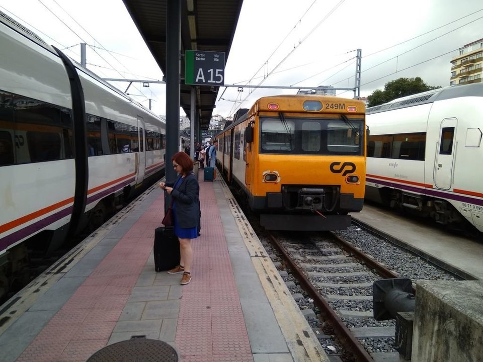 El tren diésel Celta que hace el servicio hoy Vigo-Oporto.