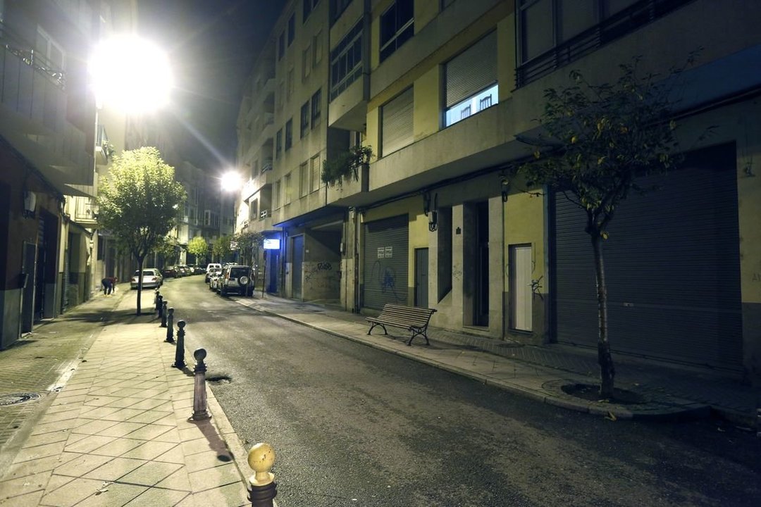 La calle Antonio Puga, en O Couto, donde estaba uno de los pisos. (Foto: Xesús Fariñas)