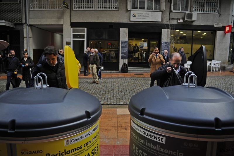 Ourense 25/11/19
Inaguración contenedores en la calle Florentino Cuevillas

Fotos Martiño Pinal