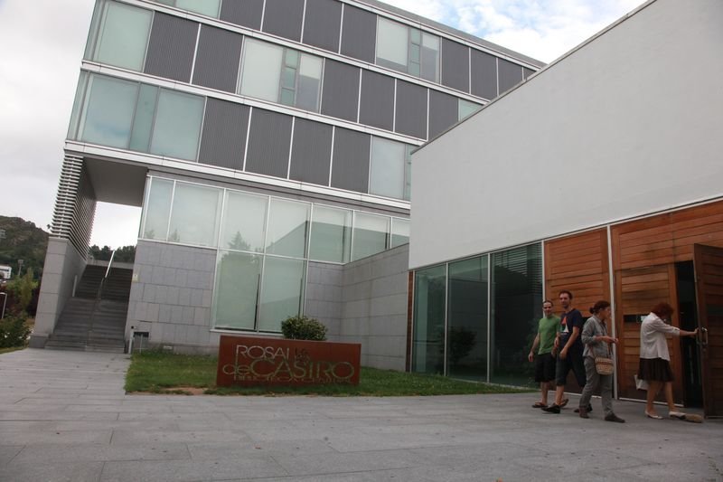 Entrada de la biblioteca del Campus de Ourense (JOSÉ PAZ).
