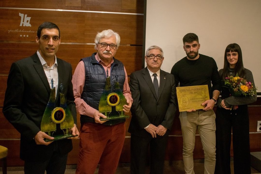 Iván Docampo, Miguel Ángel García, Xosé Luis Sobrado y Daniel y Águeda Villaverde con sus premios.