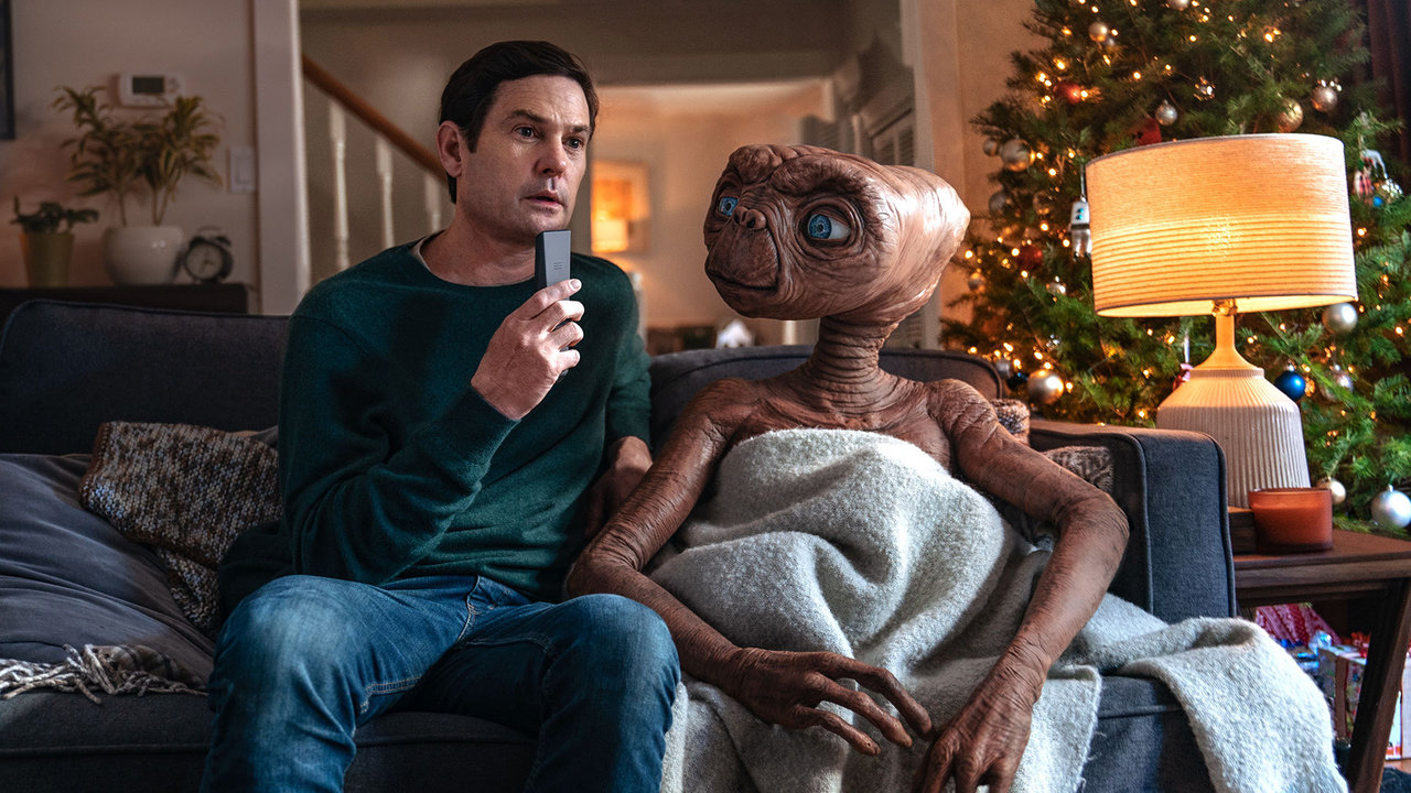 Eliot y E.T., en un momento del anuncio.