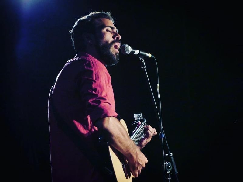 Salvador Amor, durante un concierto